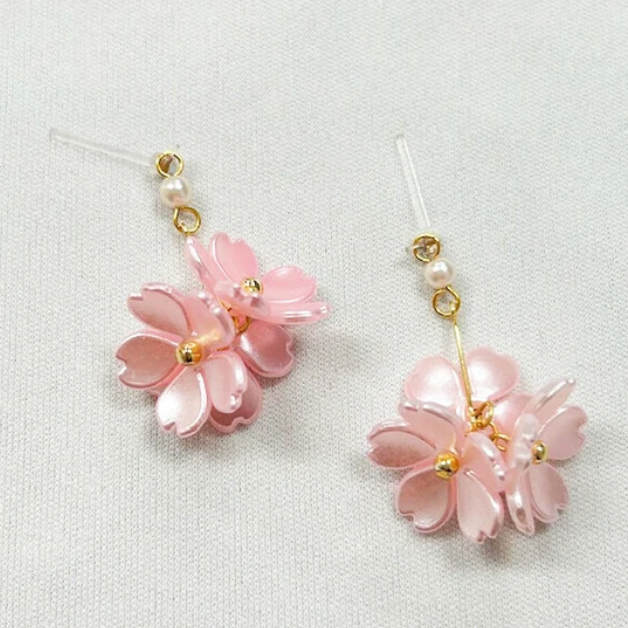 Pendientes de tres flores de sakura