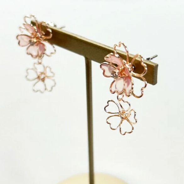 Pendientes de dos flores de sakura