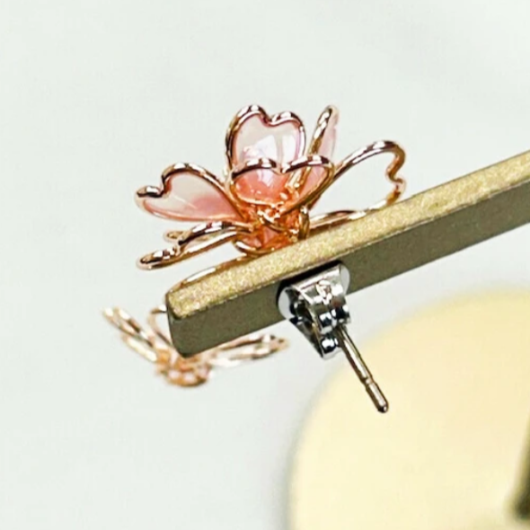 Pendientes de dos flores de sakura